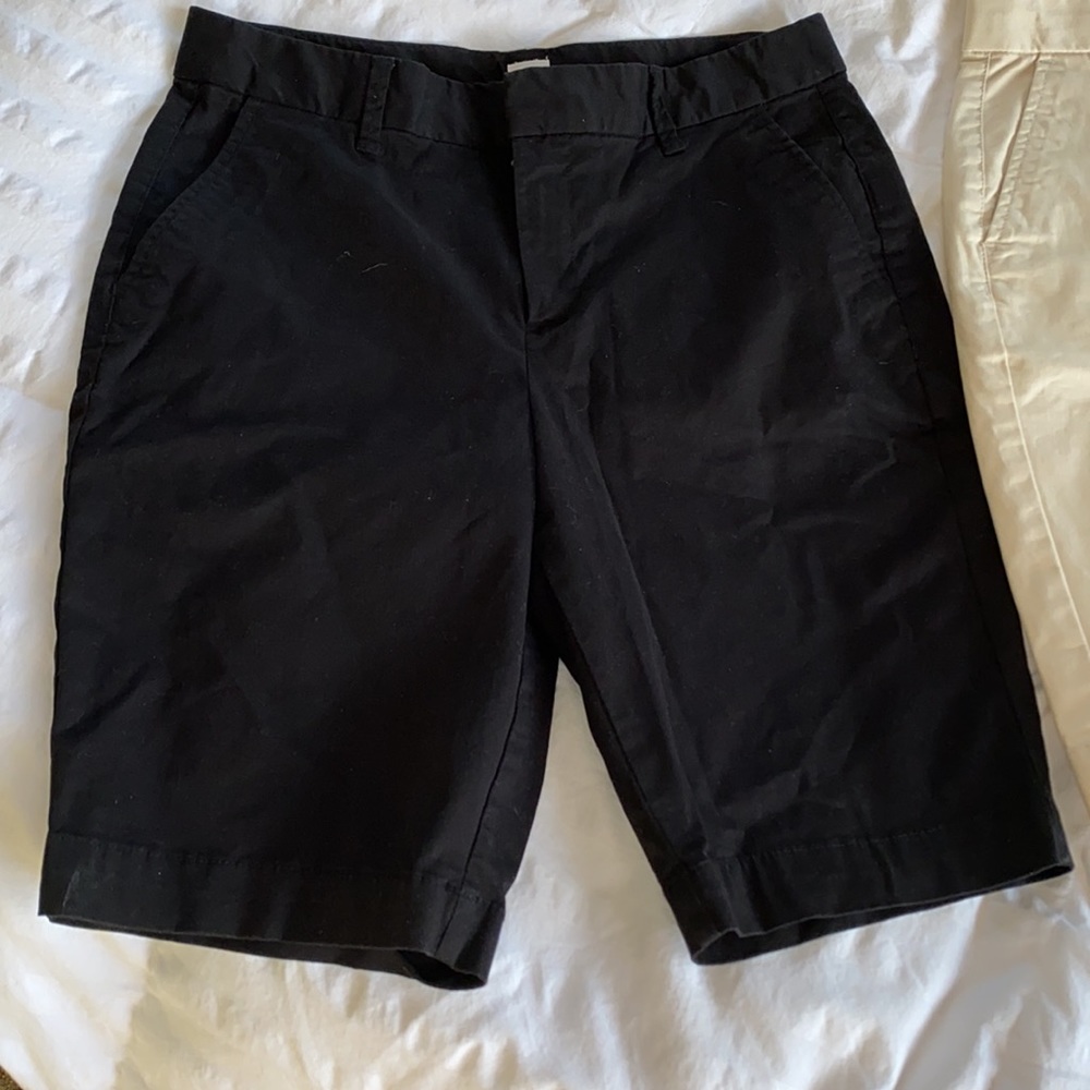 Gap bermuda’s; 2 pair